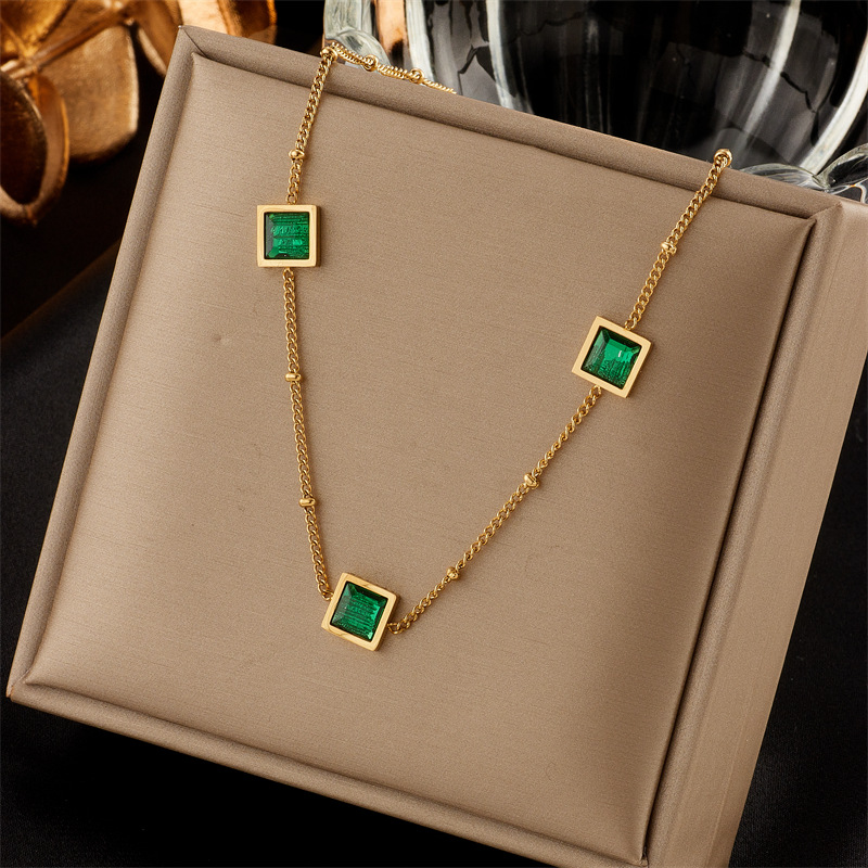 This cross-border fashionable, simple, retro, niche, light luxury square green diamond titanium steel chain necklace from Europe and America is exquisite full figure