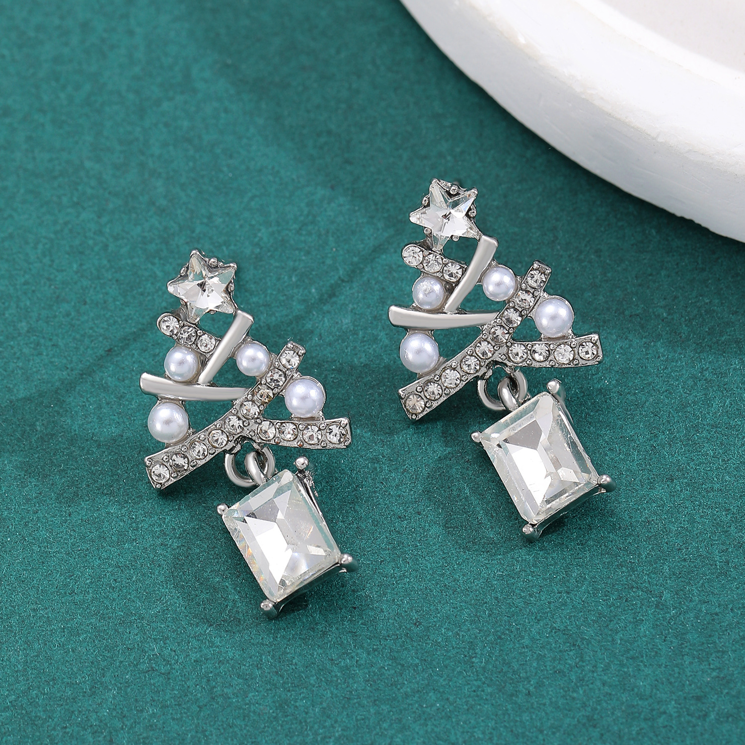 European and American Christmas diamond-encrusted and pearl-like Christmas tree stud earrings, women's cross-border export festival party earrings Specification drawing