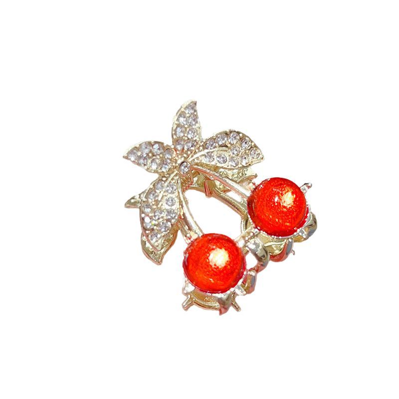 The small cherry diamond hair clip with a fresh and elegant design, the stylish bangs at the back of the head, the small scratch-off clip, is a versatile and sweet hair accessory Item Picture