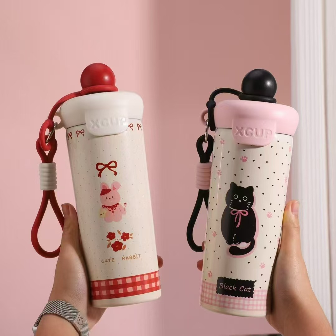 High appearance level insulated cup, float ball cup, cartoon large capacity 316 straw cup, student outdoor rope, cute water cup Application Scenario