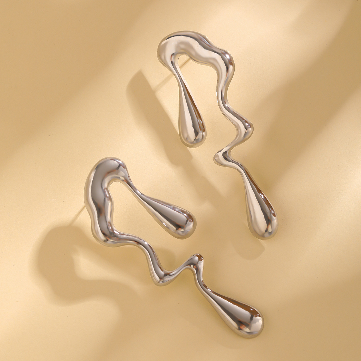 European and American niche fashion liquid metal style irregular stud earrings sweet and cool hollowed-out geometric water drop earrings Application Scenario