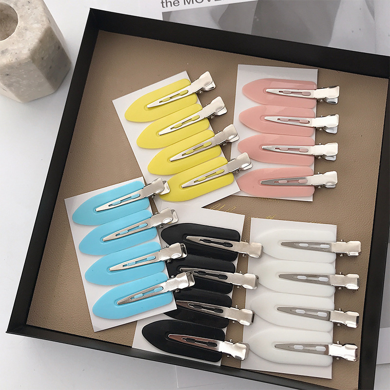 A simple and elegant female hair clip, a DIY handcrafted hair clip with fine, sparkling cream glue, side bangs, and a broken hair clip details Picture