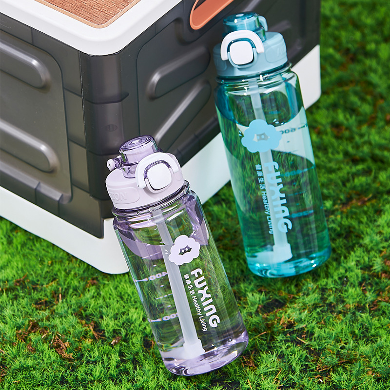Customized space cups, portable water bottles for outdoor sports and fitness, large plastic cups with high appearance standards, wholesale summer straw cups Application Scenario