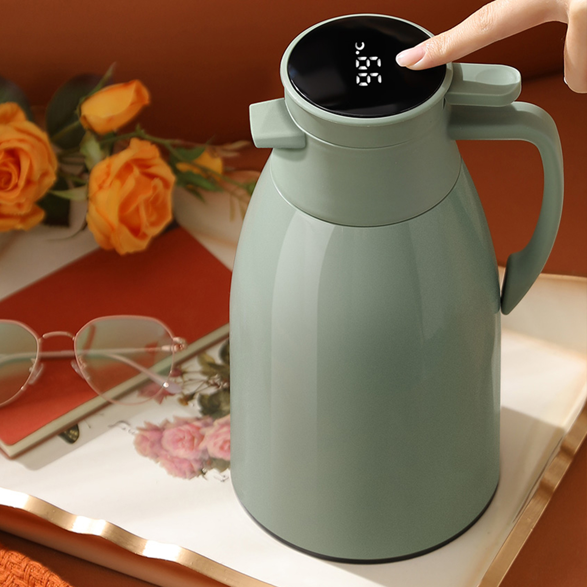 Warm display hot water kettle, coffee pot, thermos flask, household large-capacity thermos flask, thermos flask, dust-proof thermos flask full figure