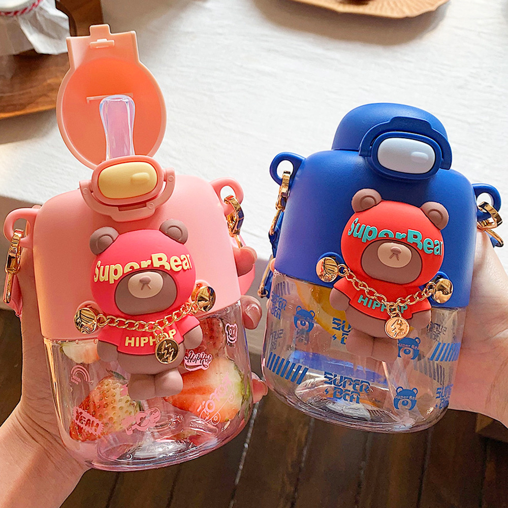 Cute bear plastic cup, cool and fashionable boy straw cup, portable large-capacity outdoor tritan children's cup Specification drawing