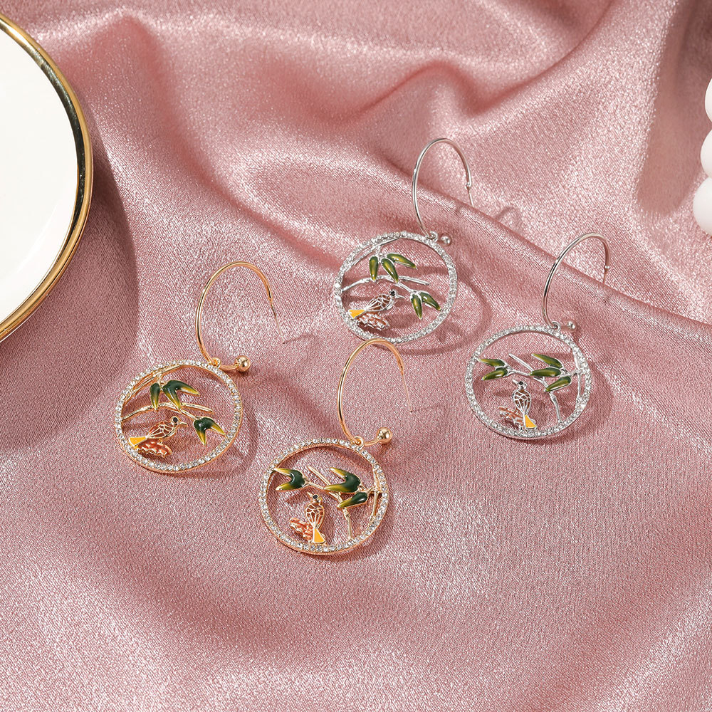 Retro Chinese-style alloy diamond-encrusted branches, little birds, high-end new Chinese-style round earrings, simple women's earrings and earrings Application Scenario