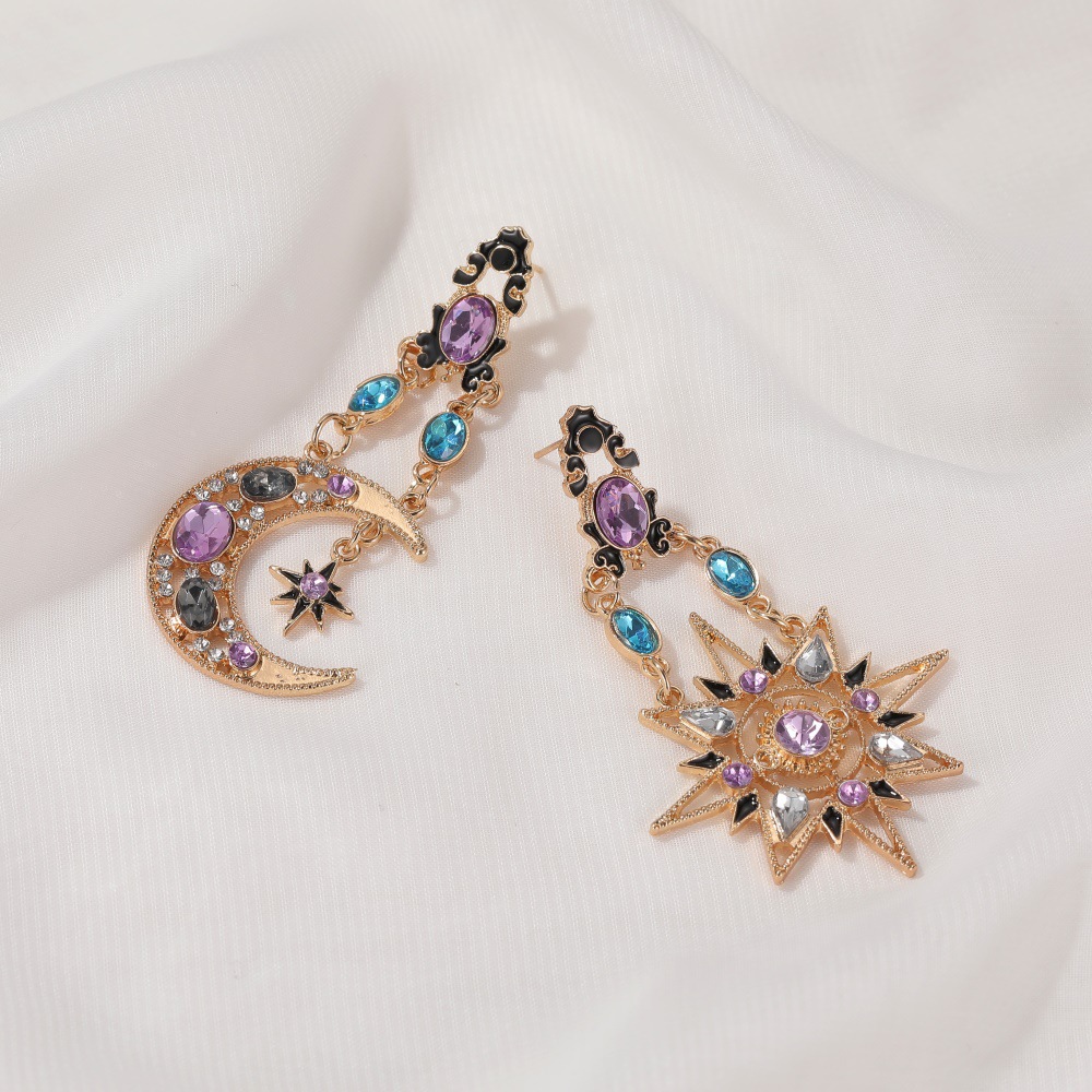 New Baroque earrings, retro and exaggerated sun and moon women's earrings, are selling well across borders. Long asymmetrical earrings Application Scenario