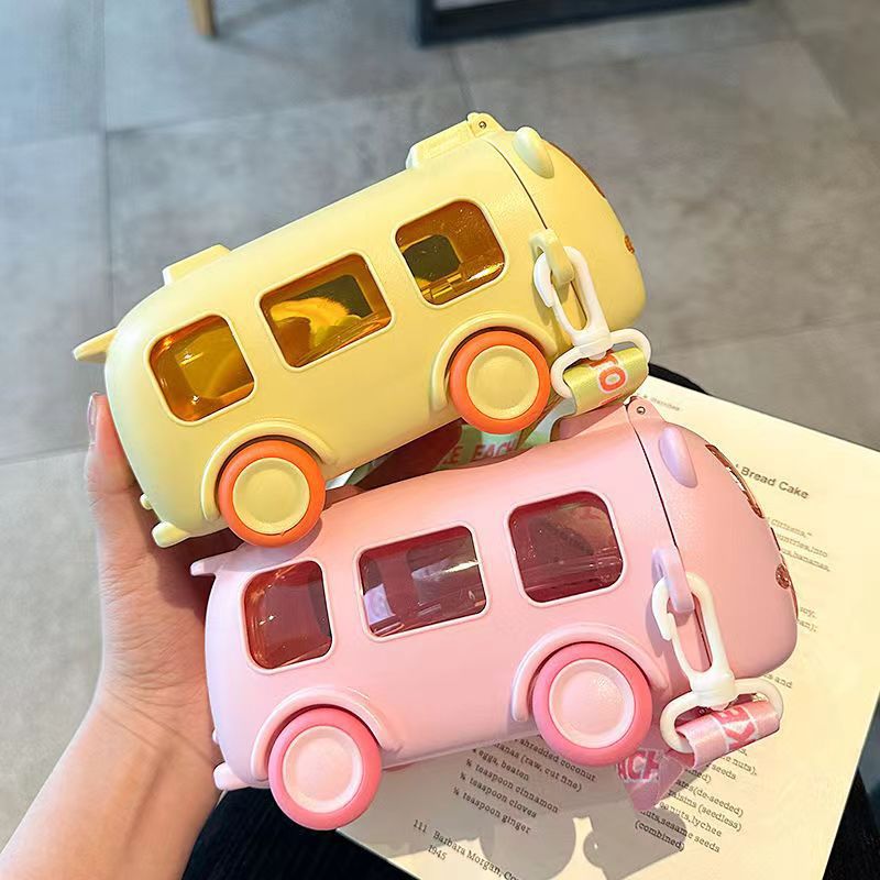 Baby Bus Children's water cup, large-capacity with straw, student water cup, high appearance level, portable outdoor bouncy plastic cup Application Scenario