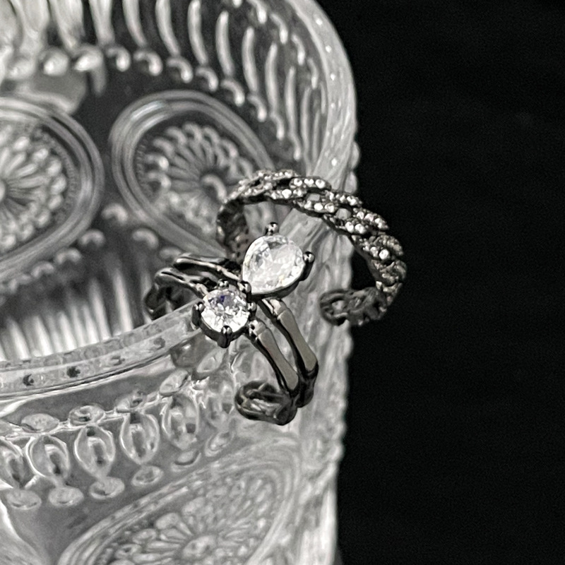 Sweet and cool dark bamboo joint irregular zircon micro-inlaid fashionable open ring, a unique chain ring design for women Specification drawing