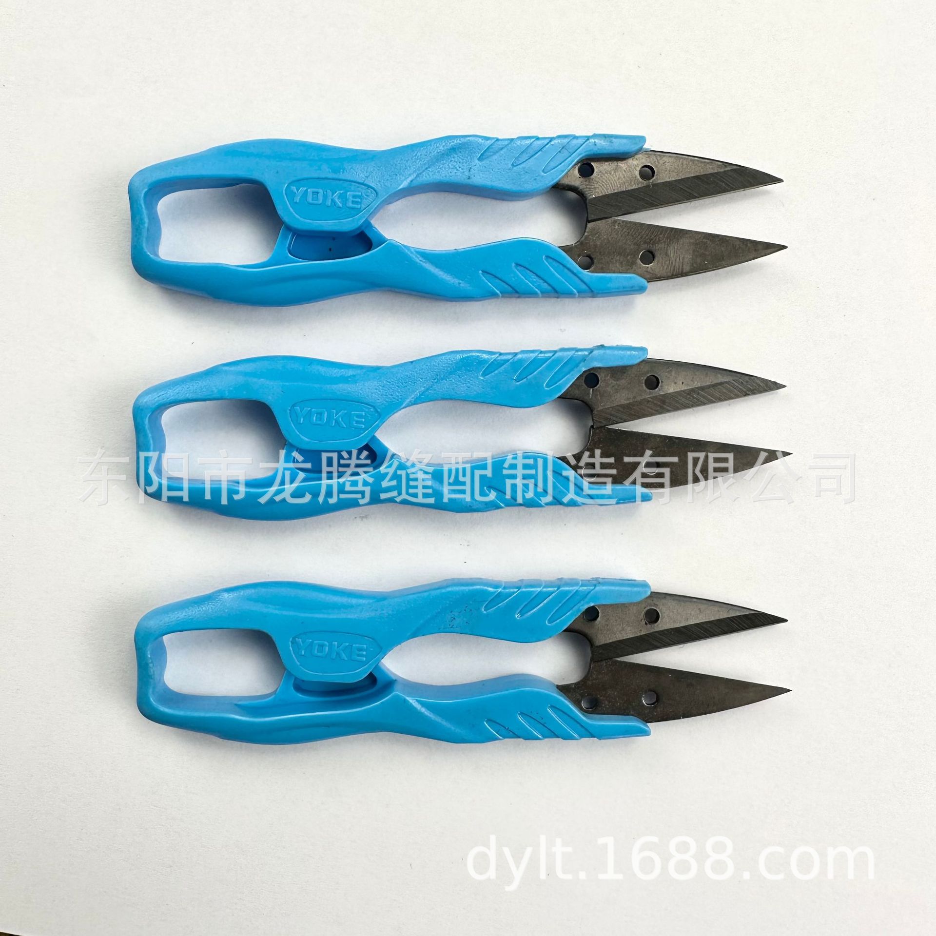 YOKE Blue small plastic-handled yarn scissors, practical U-shaped scissors for thread removal, small scissors for clothing with thread ends Specification drawing