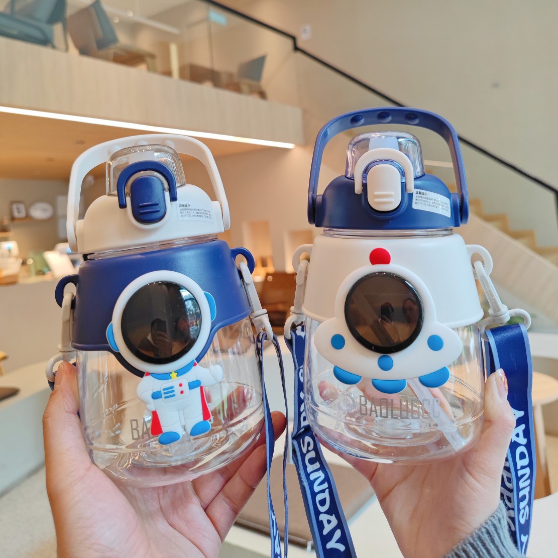 Cute big-bellied cup astronaut student cute Instagram water bottle Portable outdoor large-capacity plastic straw cup full figure