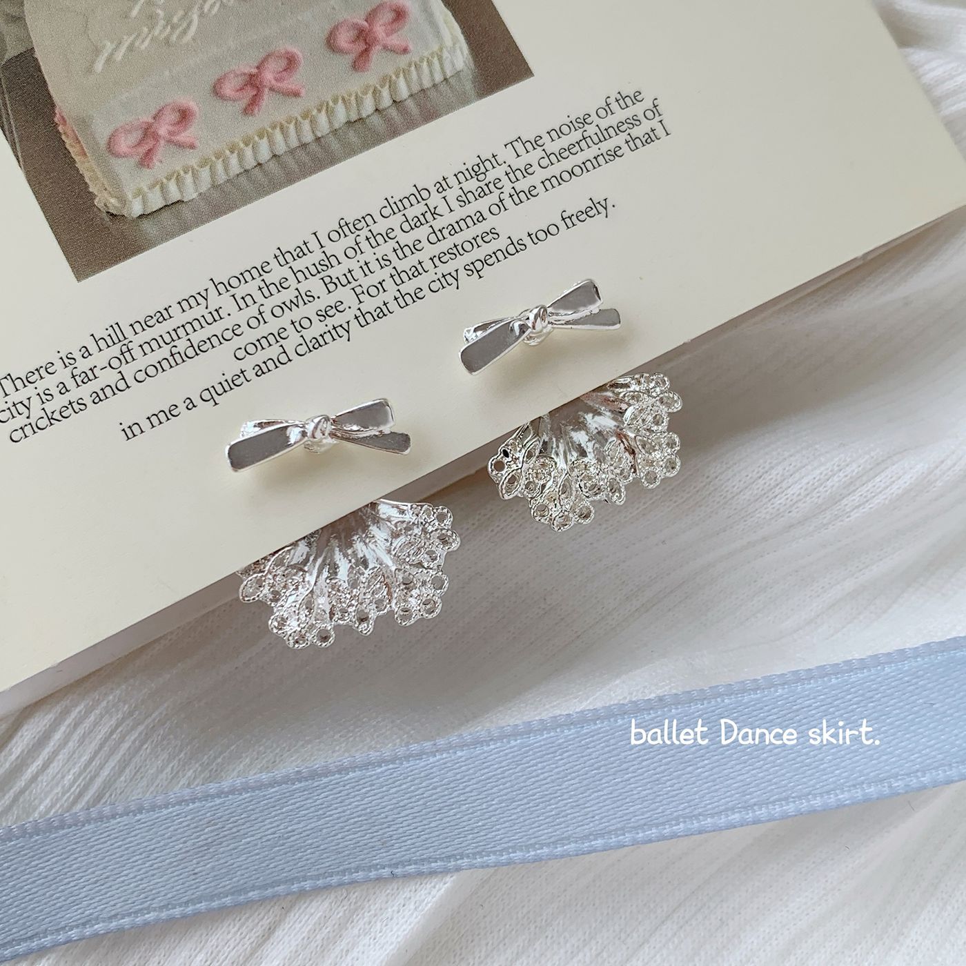 Exquisite bow-shaped lace skirt-hem earrings for women, plain silver back hanging, double-wear commuter Korean-style high-end earrings full figure