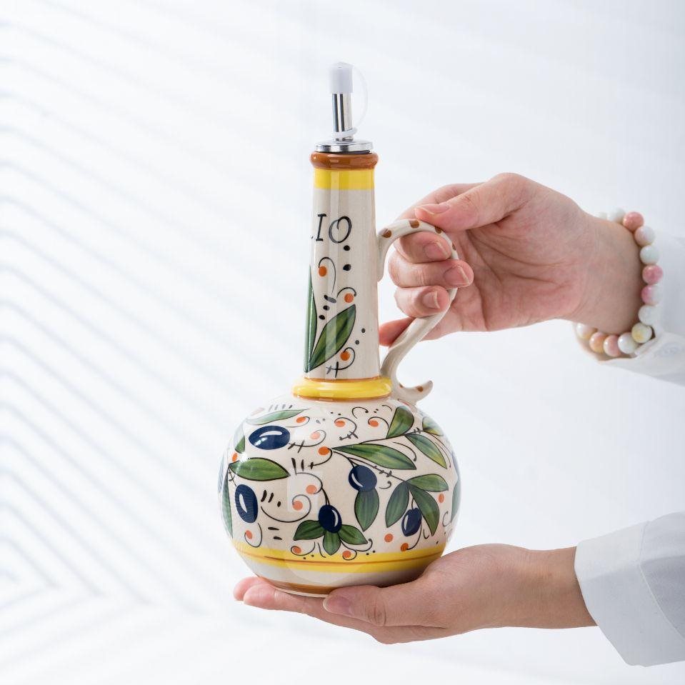 Export to Italy underglaze painted ceramic bottles, olive oil bottles, oil and vinegar bottles, kitchen seasoning bottles, drainage bottles, and other iron bottles full figure