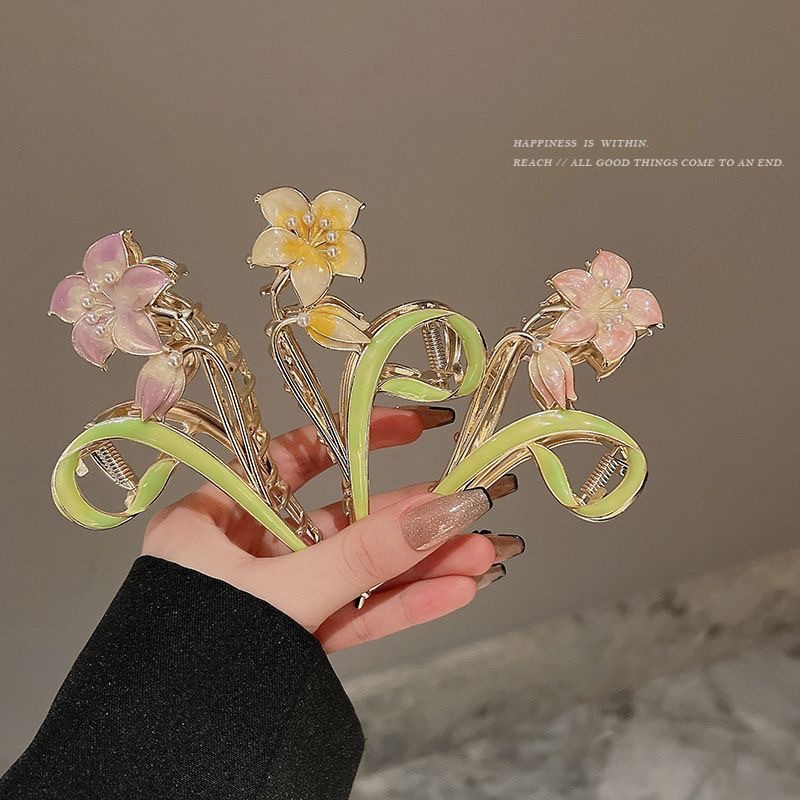 A Chao Yan Hua hand-painted enamel style grab hairpin for women 2023 new style, cute forest-themed headwear at the back of the head, exquisite Application Scenario