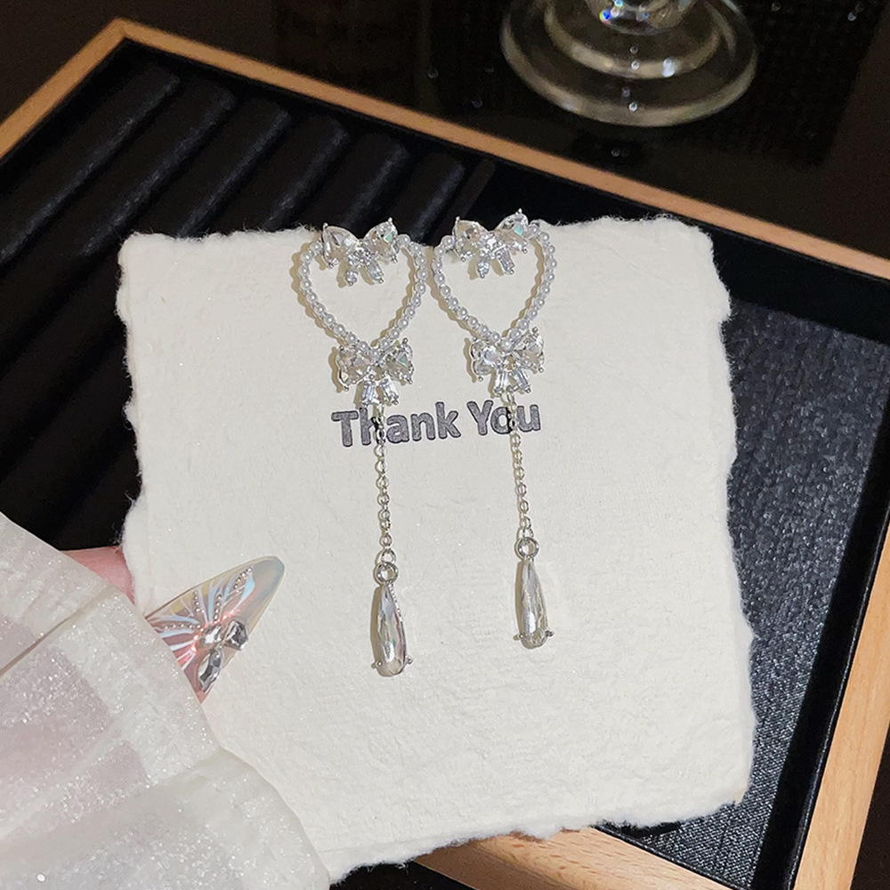 The new Korean-style heart-shaped tassel earrings exude a unique and high-end vibe. They are versatile and elegant, with exquisite bow-shaped teardrop stud earrings Specification drawing
