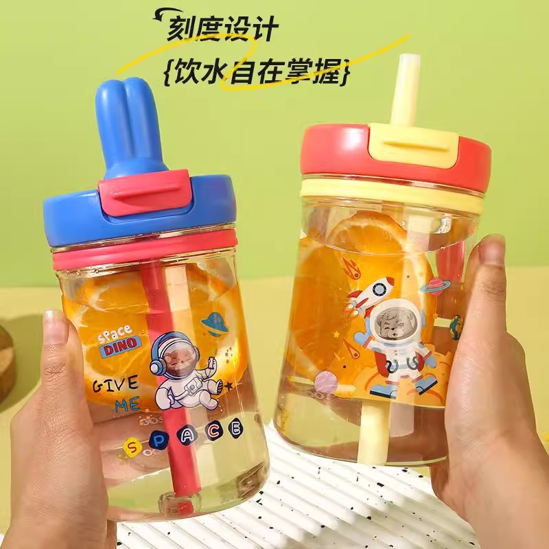 Cartoon children's drinking cup, direct drinking straw, dual-purpose plastic heat-resistant cup, kindergarten baby straw cup with scale full figure