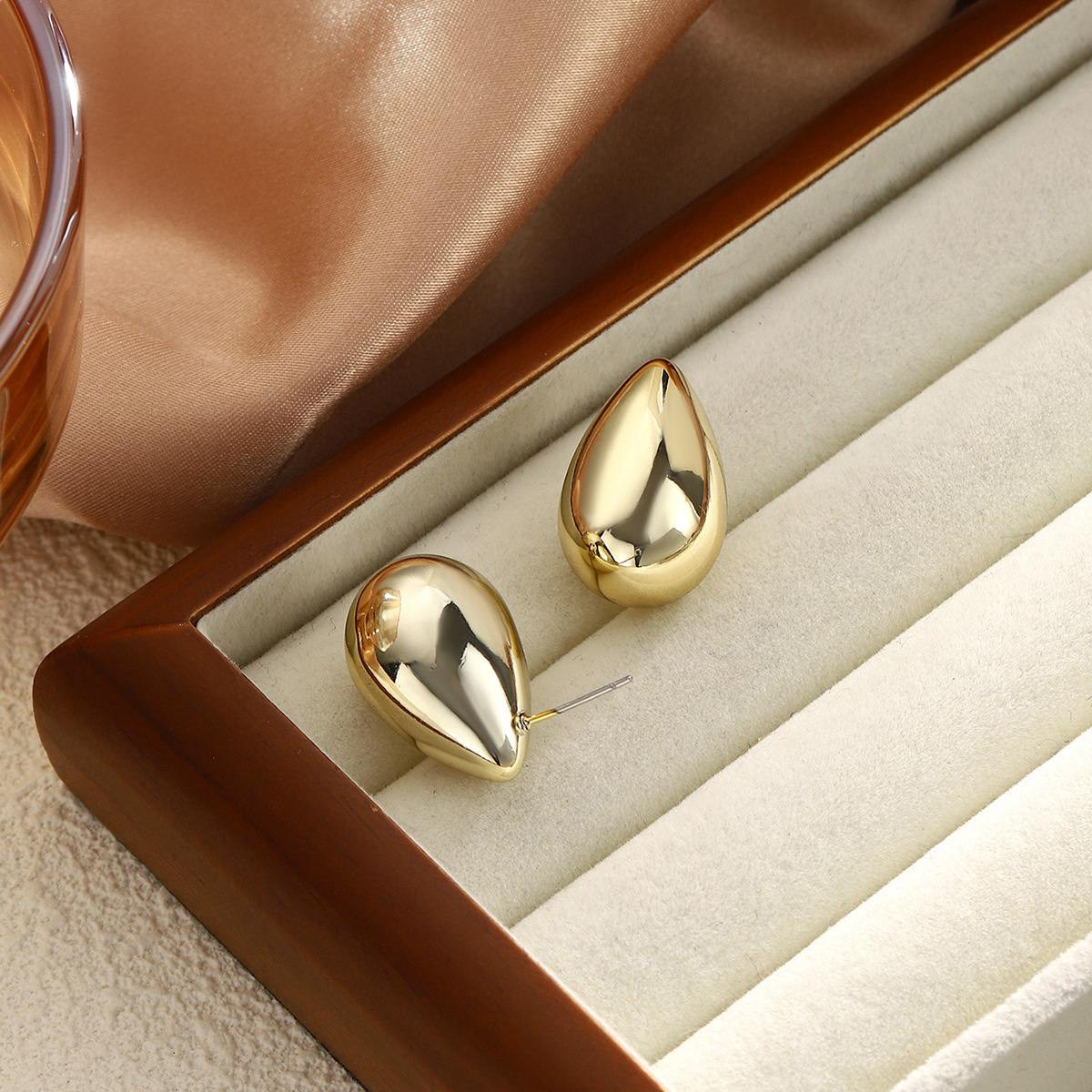 European and American cross-border Hong Kong-style Doudou ear stud earrings, a niche and high-end look, party small water drop earrings, ear stud factory direct sales Application Scenario