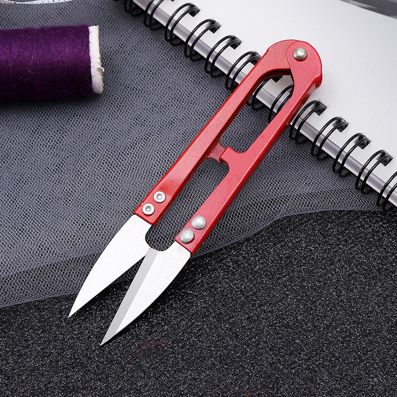 Wholesale of small scissors for cutting thread ends, U-shaped spring yarn scissors, color spray-painted cross-stitch fishing line small scissors Specification drawing