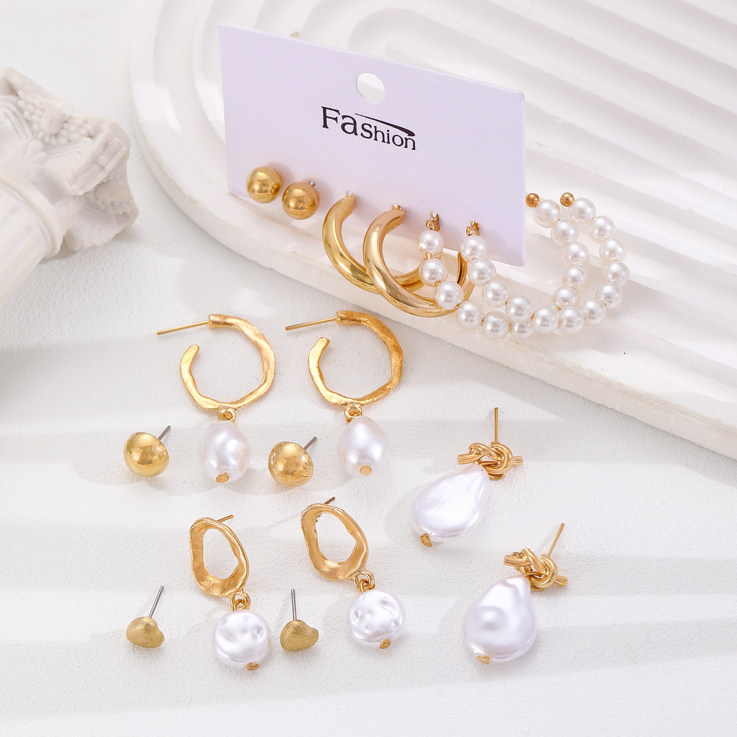Niche design sense, simple imitation pearl earrings, women's retro French light luxury, irregular-shaped pearl ear loops and ear rings accessories Specification drawing