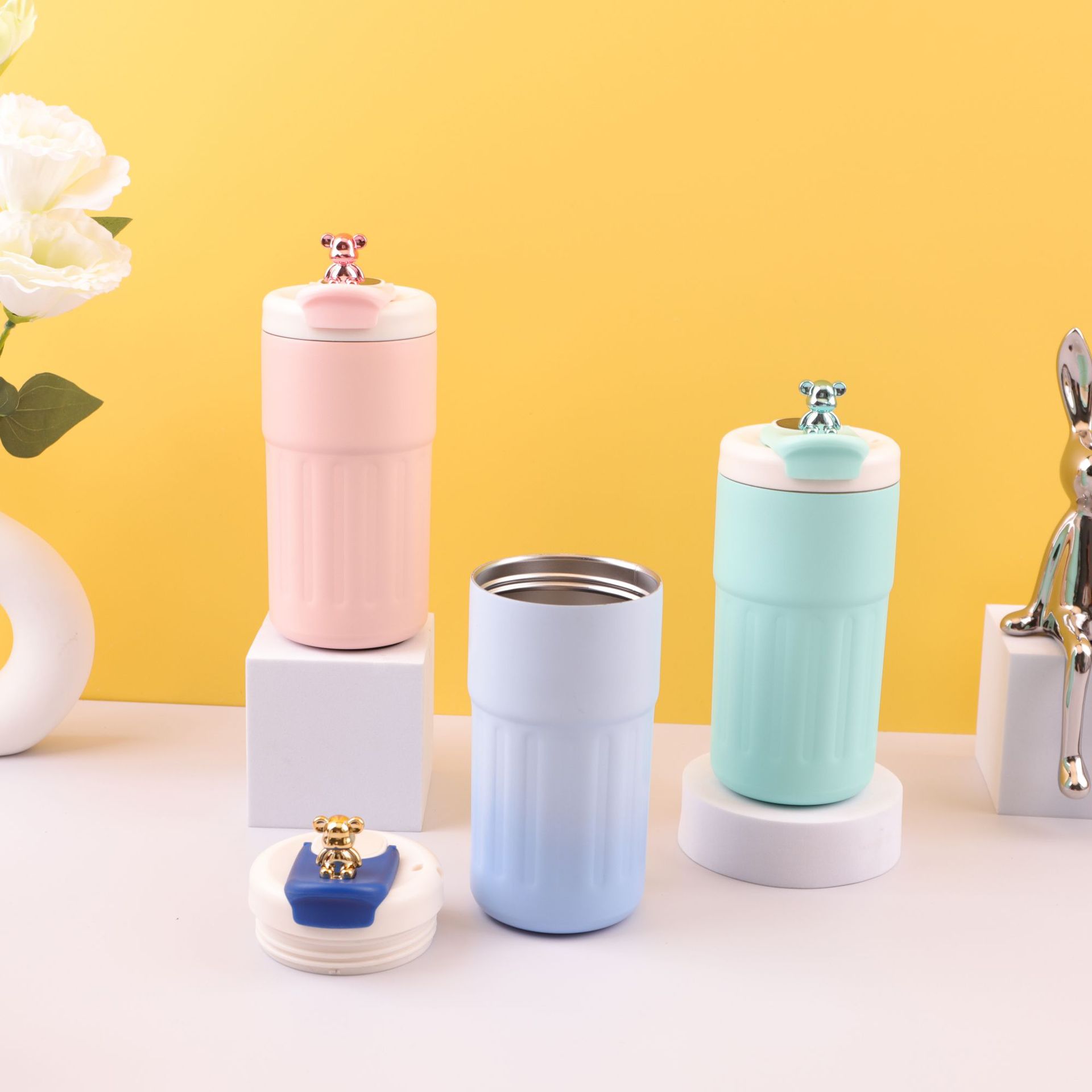 Popular cartoon bear 316 stainless steel insulated coffee cup, smart temperature display, portable insulated cup, student cup details Picture