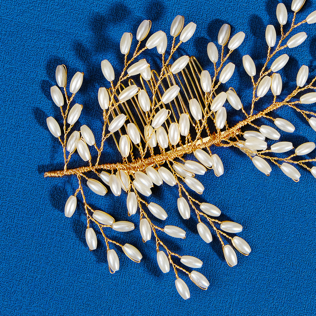 New Chinese-style bridal hair accessories, hair combs, Xiuhe wedding dress headwear, versatile retro pearl hair combs, golden hand-inserted combs for women Application Scenario