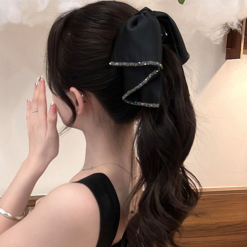 Hepburn's new high-end clip clip for women's ponytail, a popular bow to show hair volume, and a shark clip hair accessory at the back of the head Specification drawing