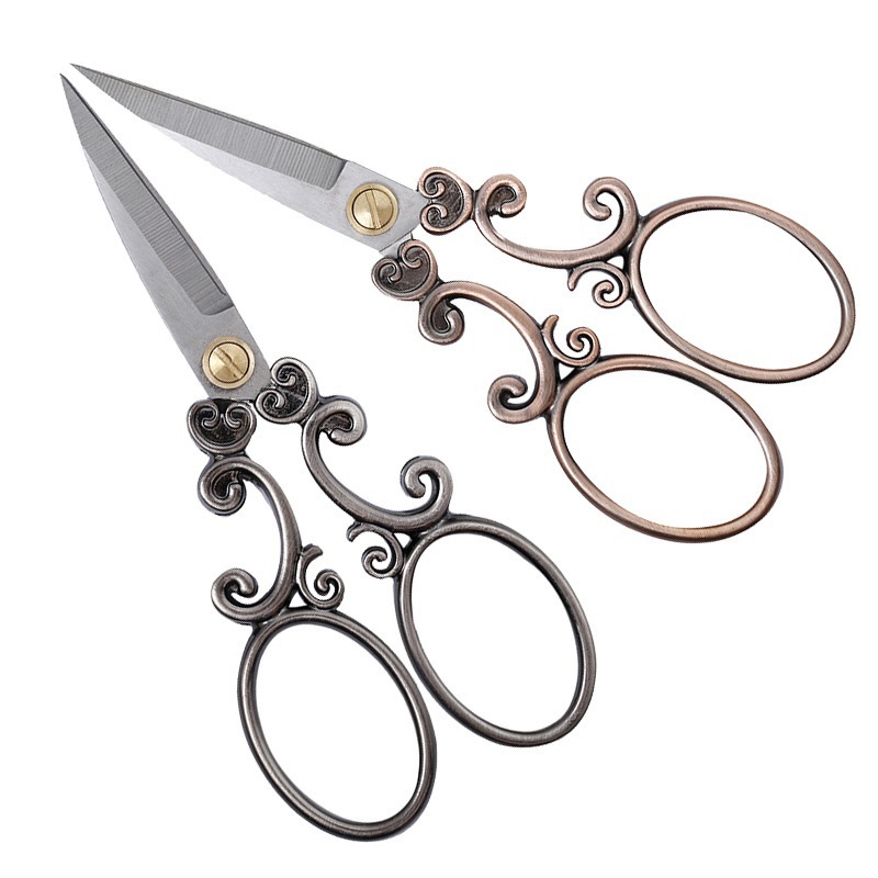 Retro scissors with European classical cut-edge patterns are available in two colors: bronze, silver and grey Specification drawing