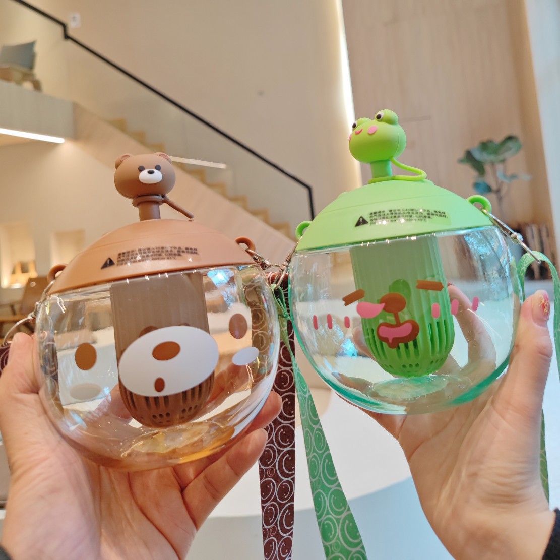 Creative round ball plastic cups, cute and adorable children's straw cups, cartoon dolls, high appearance level filter water cups wholesale Application Scenario