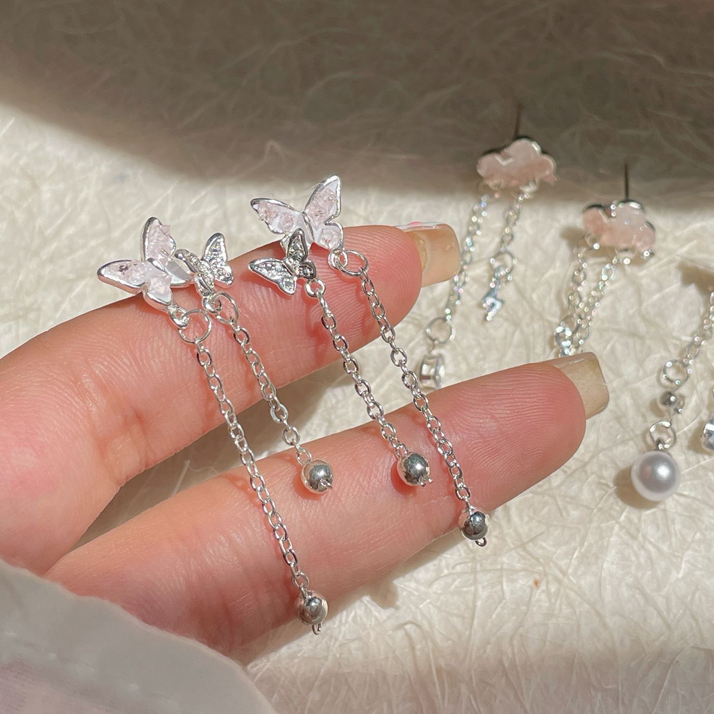 Sweet and exquisite crystal butterfly tassel earrings, women's silver needle, niche cloud, high-end, light luxury, simple and versatile earrings Specification drawing