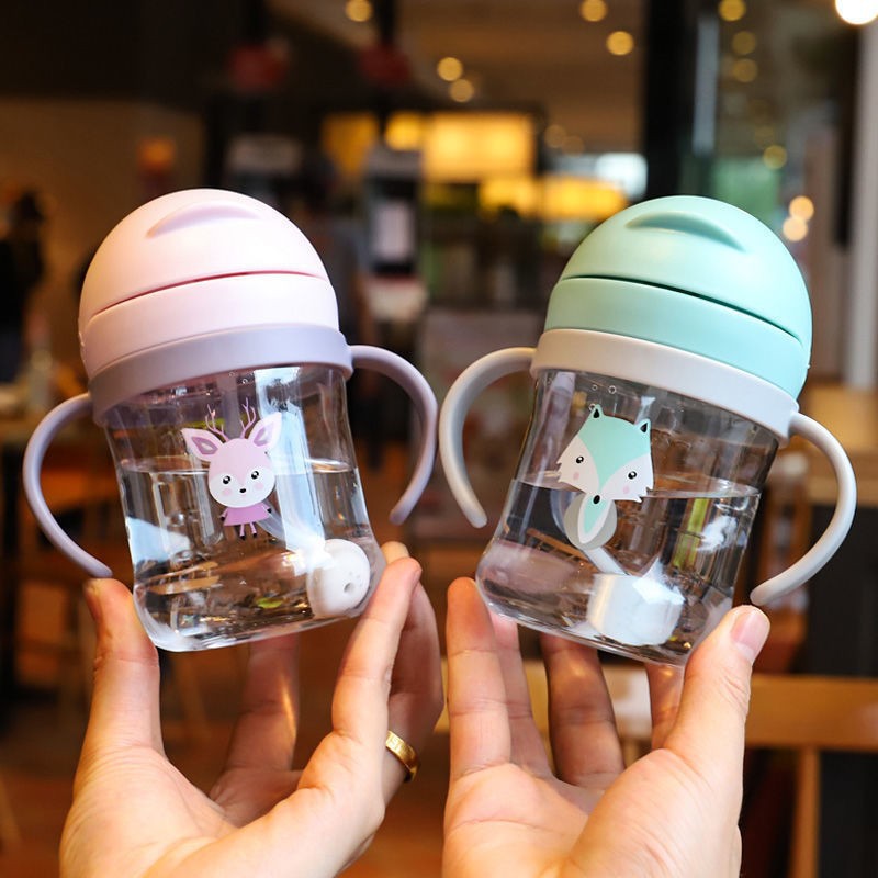Cartoon infant and toddler graduated straw cup, anti-choking baby handle water bottle, plastic shock-resistant bite gravity ball drinking cup details Picture