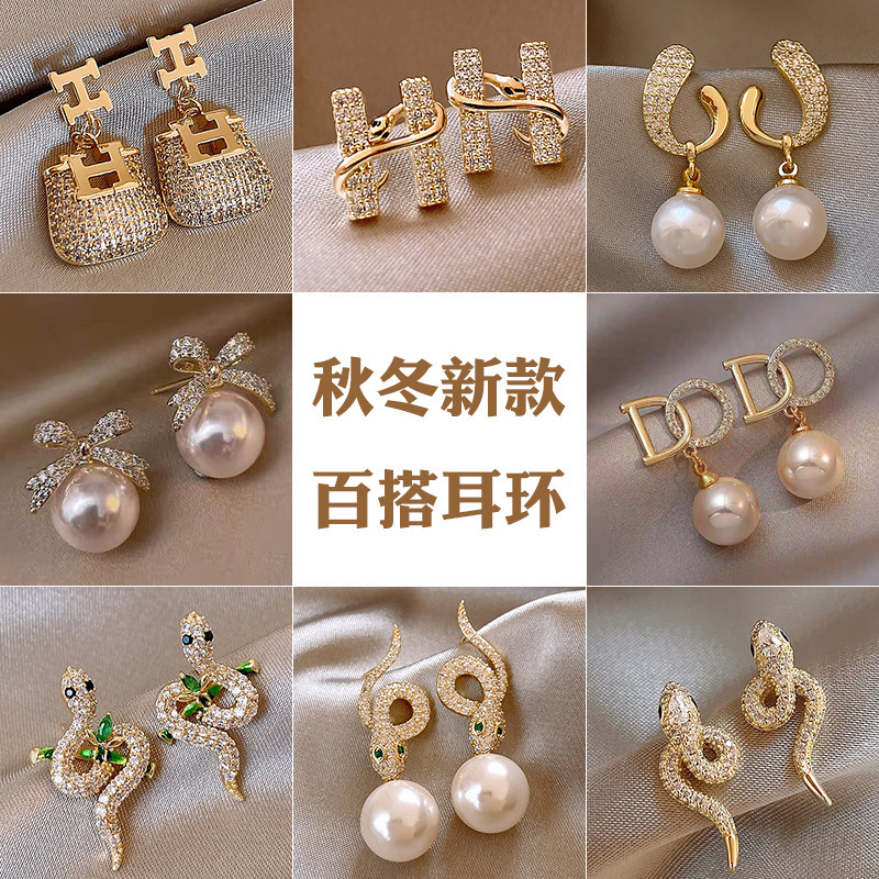 Autumn and winter French retro light luxury pearl earrings, 2024 new bestsellers, stud earrings, women's high-end and elegant earrings and pendants full figure