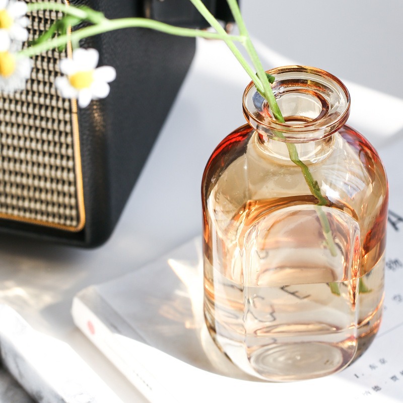 Retro light luxury embossed transparent French glass small vase, ins style home decoration, pocket-sized living room flower arrangement vase details Picture
