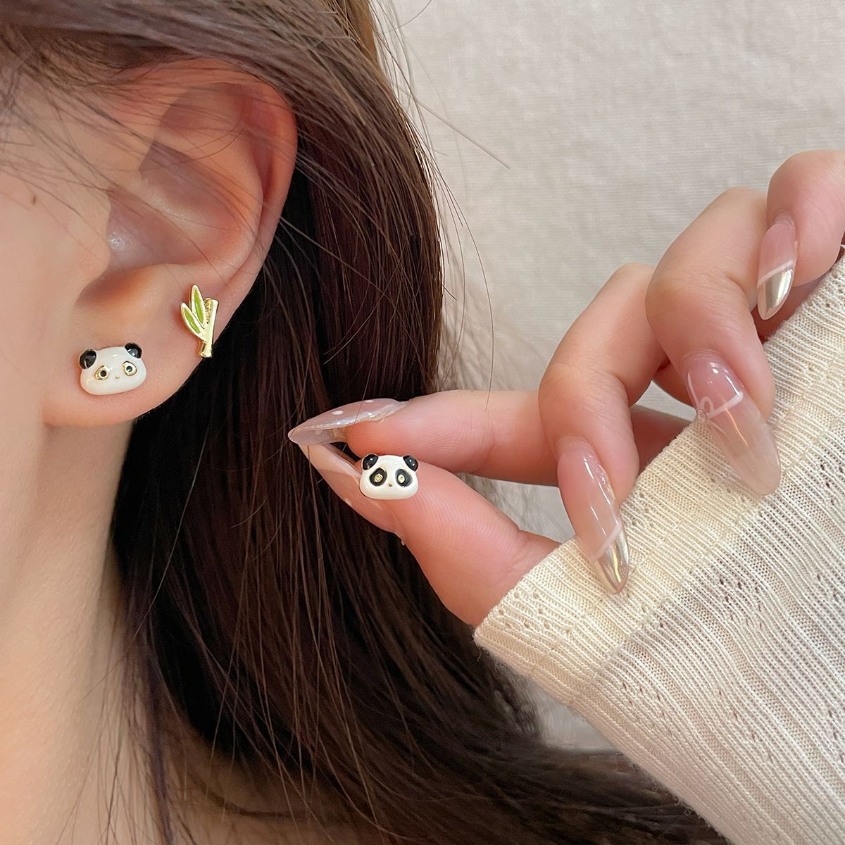 Cartoon cute pink beaver stud earring student set for girls, a unique and childlike charm, fresh and versatile, exquisite animal earrings details Picture