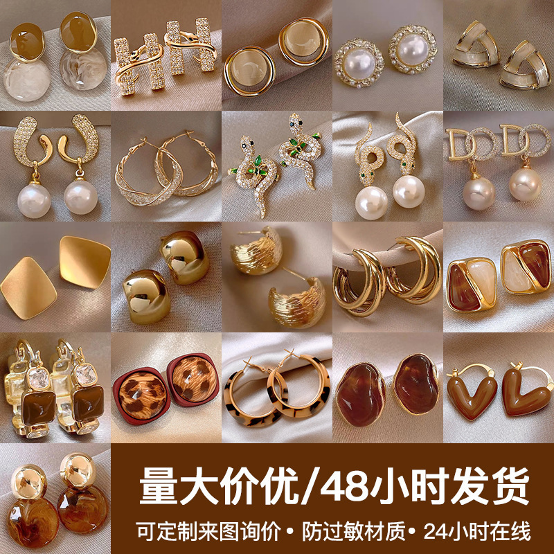 Elegant pearl stud earrings, simple and niche design, high-end autumn and winter earrings for women, 2024 new light luxury earrings wholesale full figure