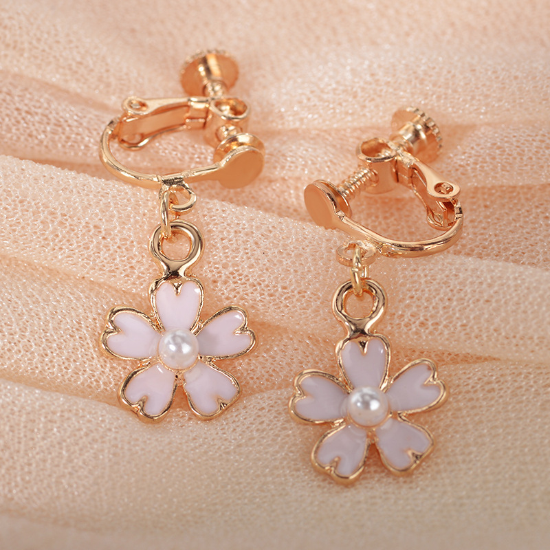 Japanese and Korean fresh and light pink flower pearl stud earrings, Korean version of five-leaf flower earrings without ear holes details Picture
