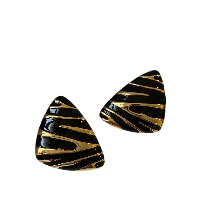 Black and gold zebra-patterned retro stud earrings, women's light luxury and high-end exaggerated large earrings, 2024 new best-selling autumn and winter earrings Item Picture