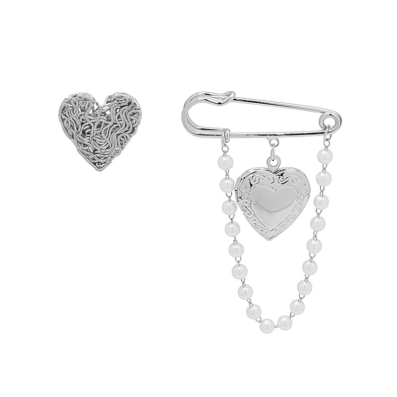 A retro geometric heart brooch with a cold and cool style on Instagram, a fashionable and simple pearl chain two-piece brooch and corsage Item Picture