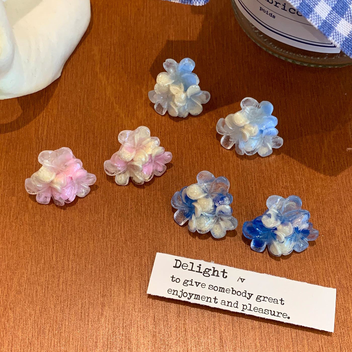 Spring and summer gradient color resin three-petal flower earrings with a unique design sense. Women's silver needle forest-themed sweet country style earrings Specification drawing