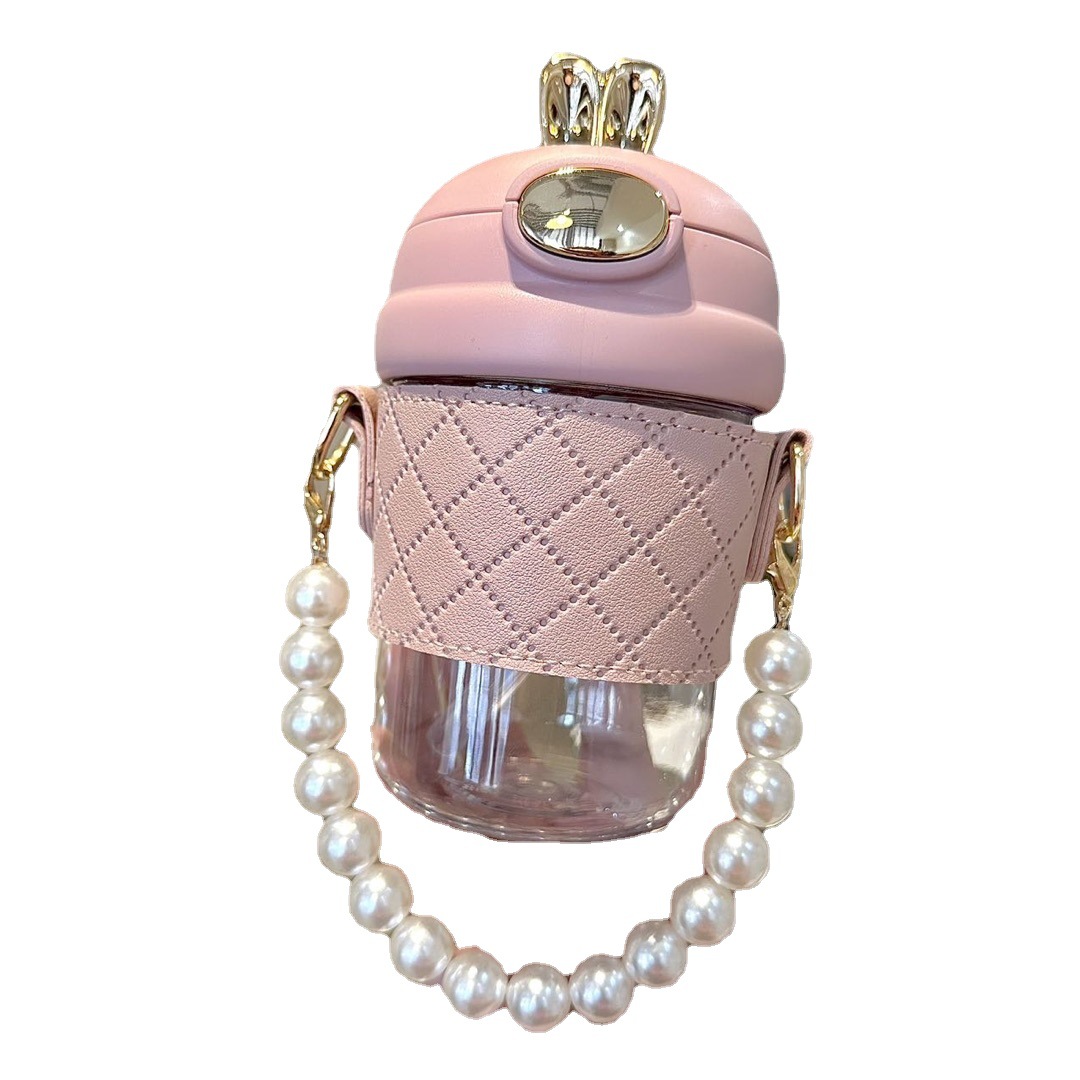 Fashionable little chanel-style water bottle, high appearance level for girls, anti-drop plastic water cup with straw, portable high-temperature resistant cup for students Item Picture