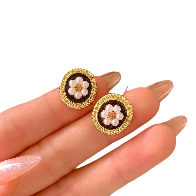 Small and exquisite design stud earrings 2024 New trendy ins design earring set Pearl earrings batch Item Picture