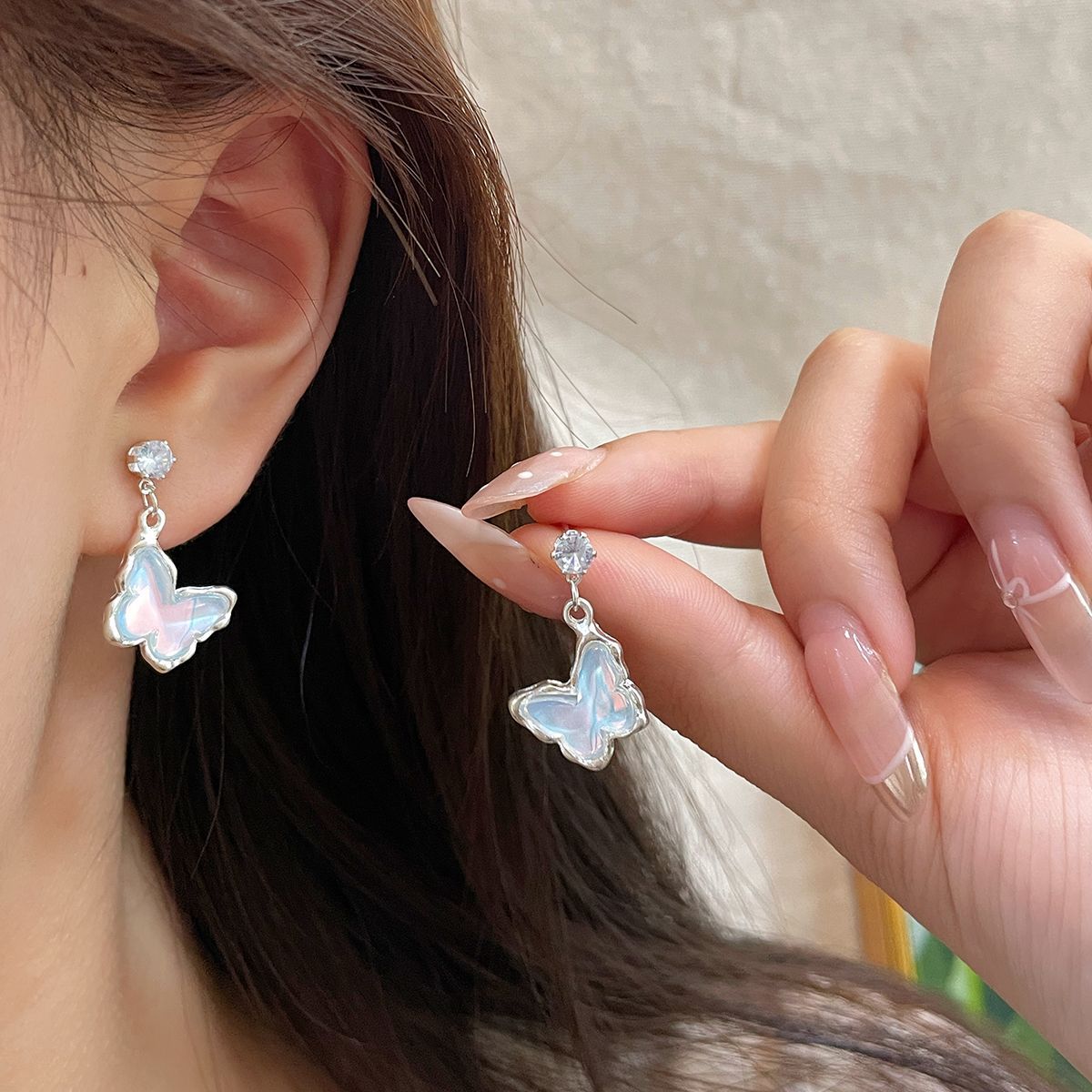 Summer sea salt laser ice-transparent butterfly earrings, women's silver needle, niche, ethereal, sweet and fresh style earrings wholesale Specification drawing