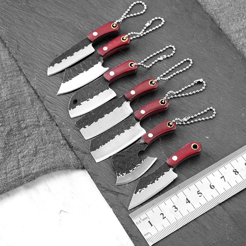 Keychain pendant, small knife, camping portable self-defense tool, forged mini knife, pocket-sized unboxing and unpacking Application Scenario