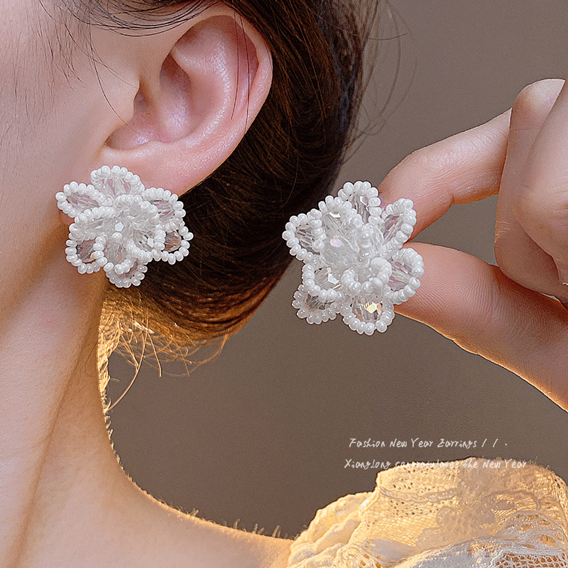 Super Fairy crystal pearl flower Stud earrings for women, 2024 new style of niche high-end earrings, light luxury and simple style earrings full figure