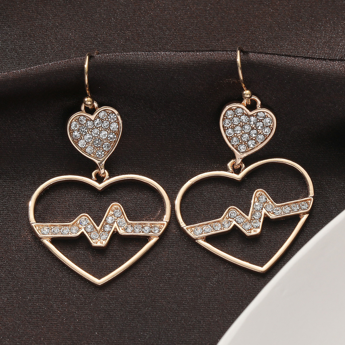 European and American fashionable and elegant owl peacock zircon pearl earrings, women's holiday stud earrings, cross-border accessories Application Scenario