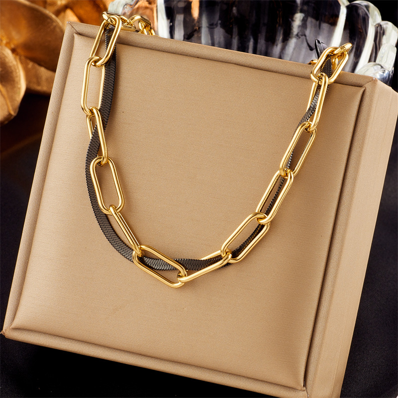 European and American fashion punk hip-hop personality design, color-blocking double-layer chain metal titanium steel heavy industry necklace full figure