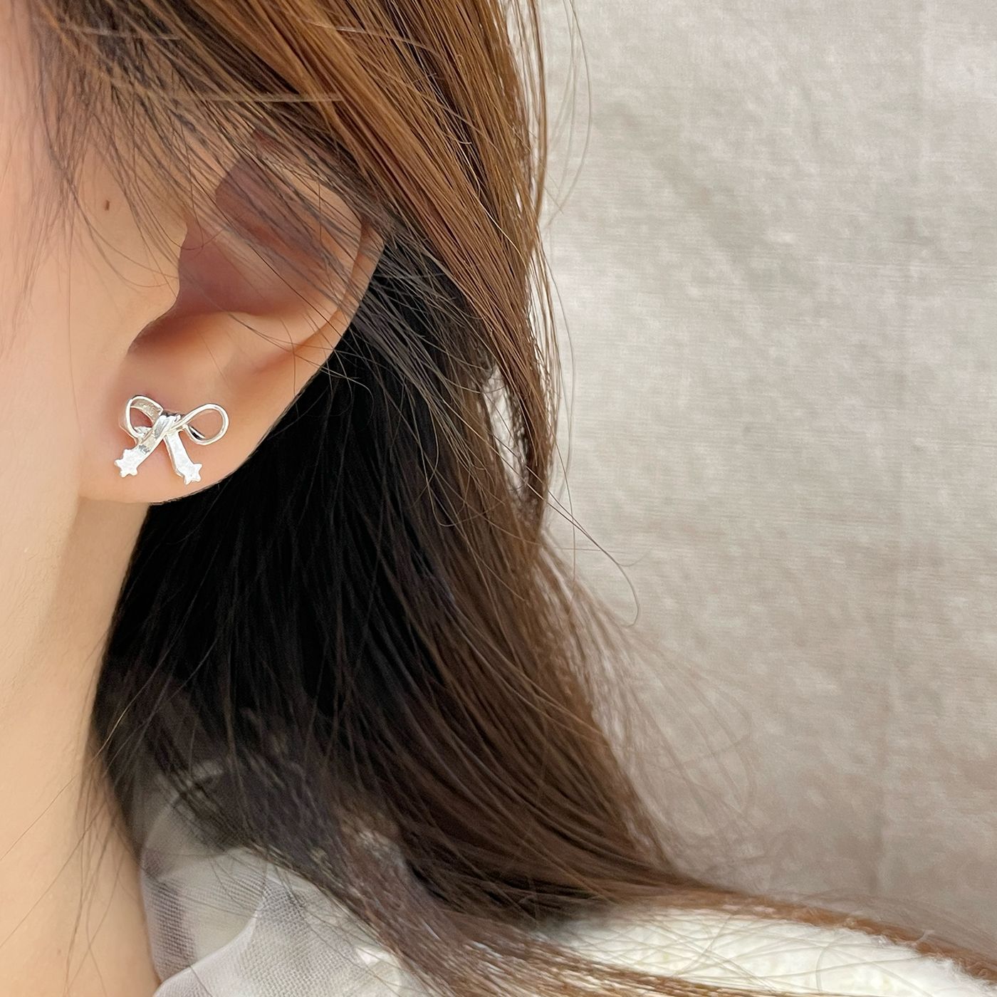 Sweet, delicate and small silver bow stud earrings, women's silver needles, versatile for daily use, minimalist style, star pearl earrings Specification drawing