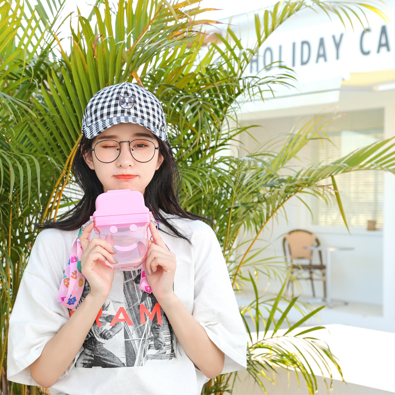 Customized creative smiling children's ice cream plastic cups, European and American standard spout straps, plastic water cups directly supplied by the manufacturer Specification drawing
