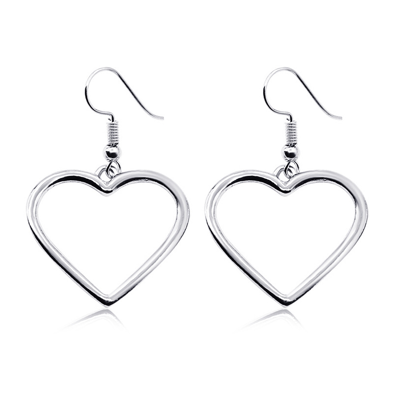 Wholesale and consignment delivery of Japanese-style fresh earrings, Harajuku hollowed-out heart-shaped earrings, soft girl earrings, and women's stud earrings Item Picture