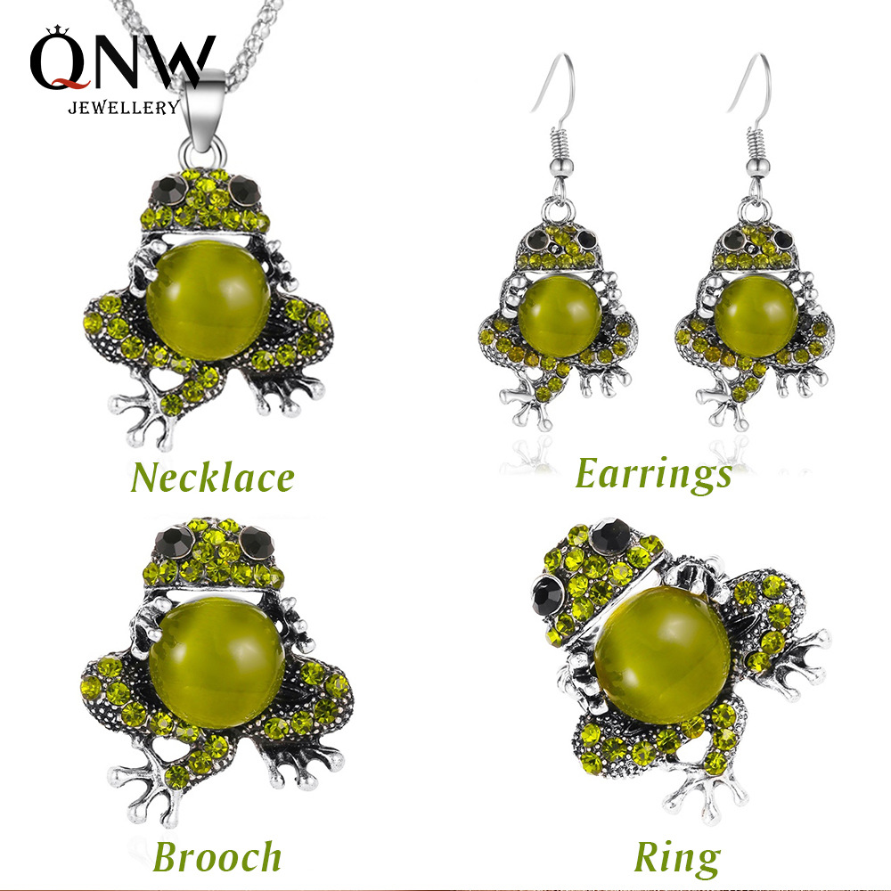 New cute and adorable pet jewelry: cat's eye stone cute frog earrings, elastic ring, exaggerated toad sweater chain full figure