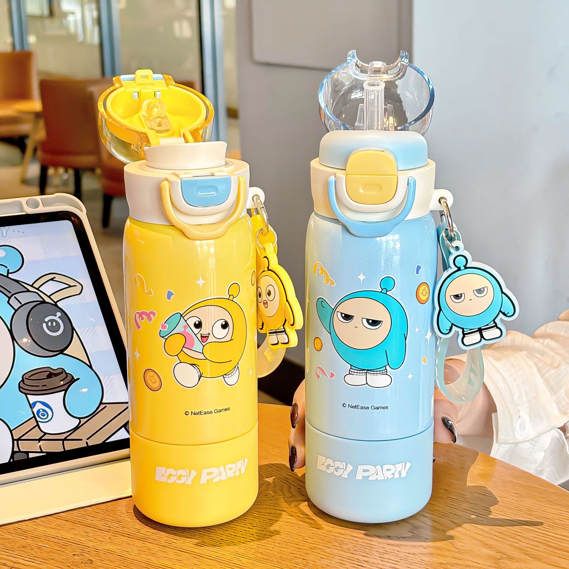The egg doll Party Fun insulated cup comes with a sturdy teacup handle for easy carrying. It features a silk-screened design and is a double drinking cup Specification drawing
